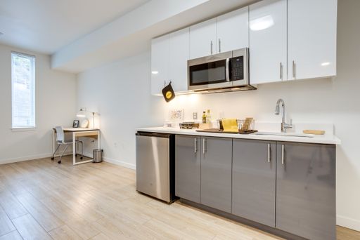 Weekend Special! $500 off First Full Month Rent! Flat Rate Utilities of $75! – photo 1