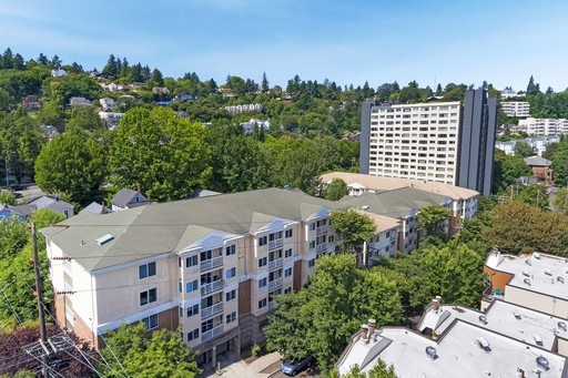 Simple, Spacious, & Comfortable - 1-Bedroom Living at Goose Hollow Plaza - Student Housing – photo 1