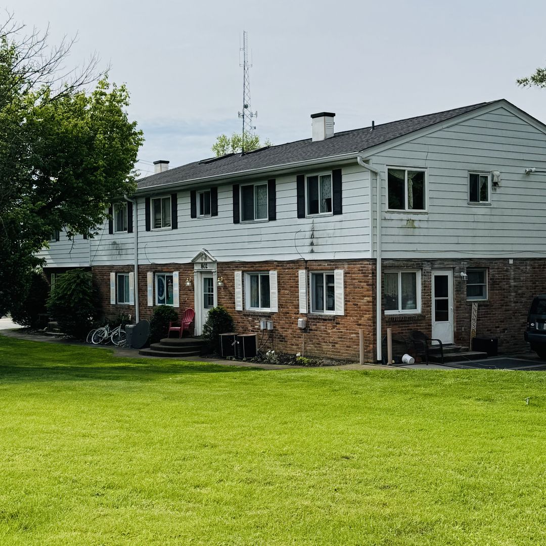 Oxford Apartment: 802 S. Main St.