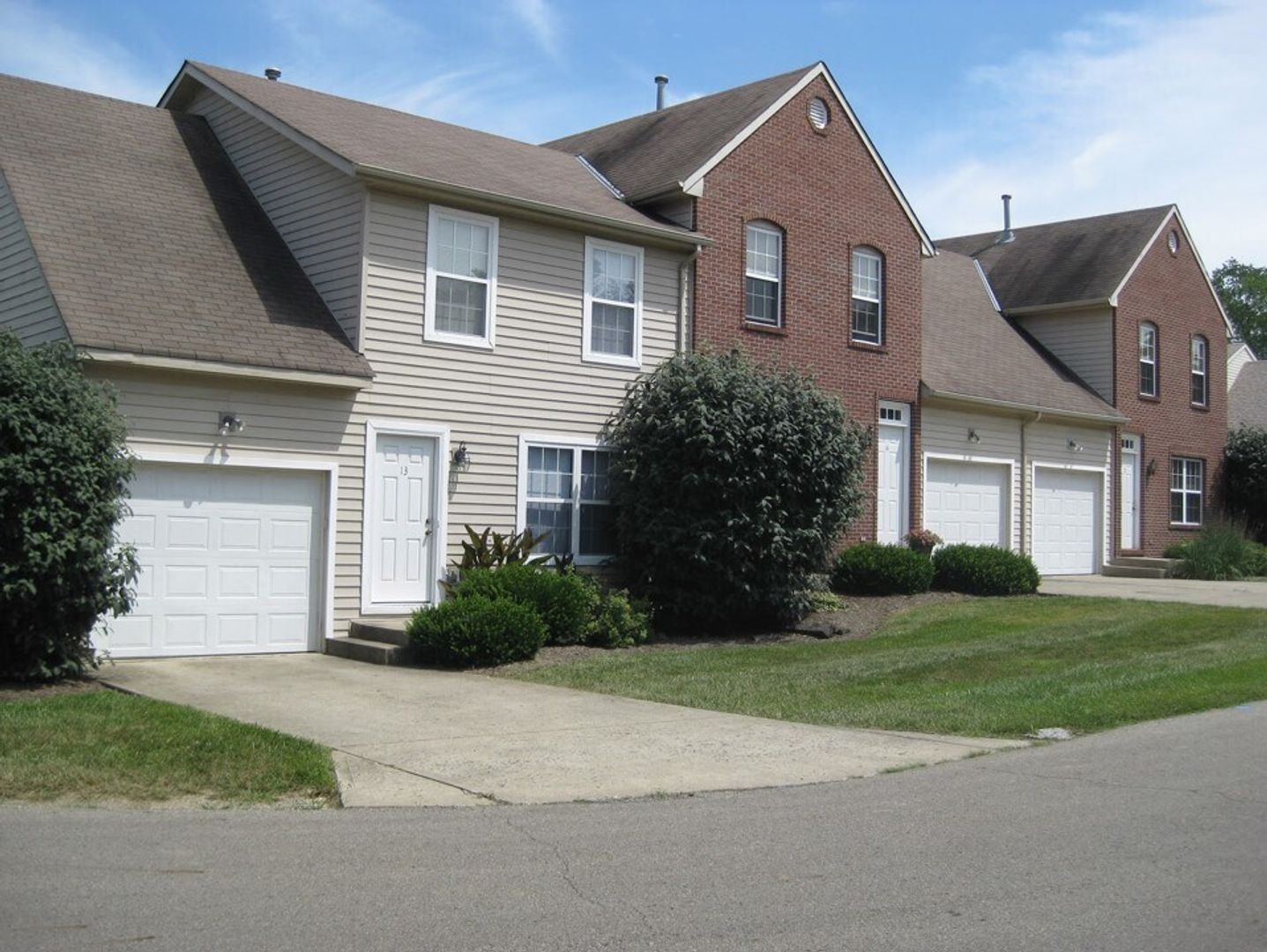 Oxford Apartment: 25-27 Applewood Cir.