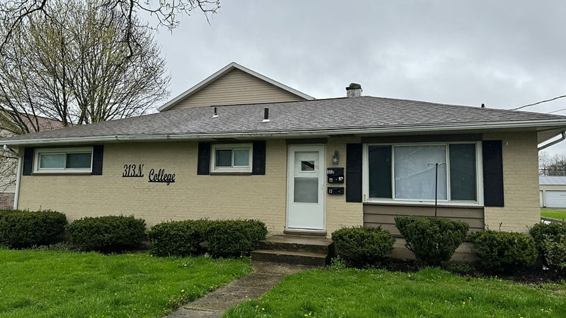 Oxford Apartment: 313 N. College Ave.