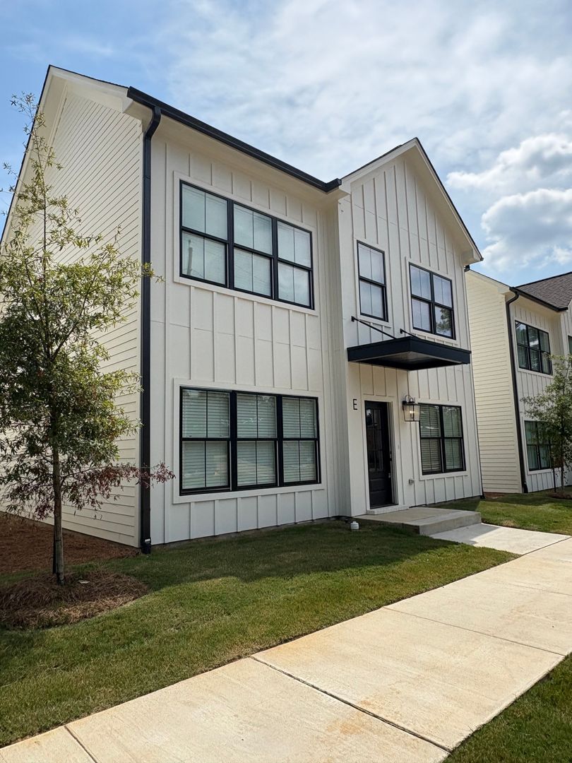 Oxford Townhome: 1209 Rogers Rd