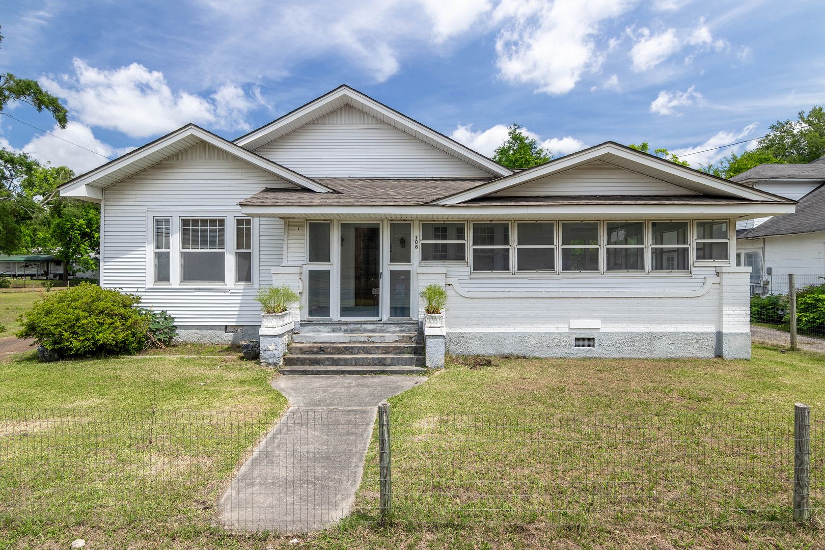 Water Valley House: 108 Blount Street