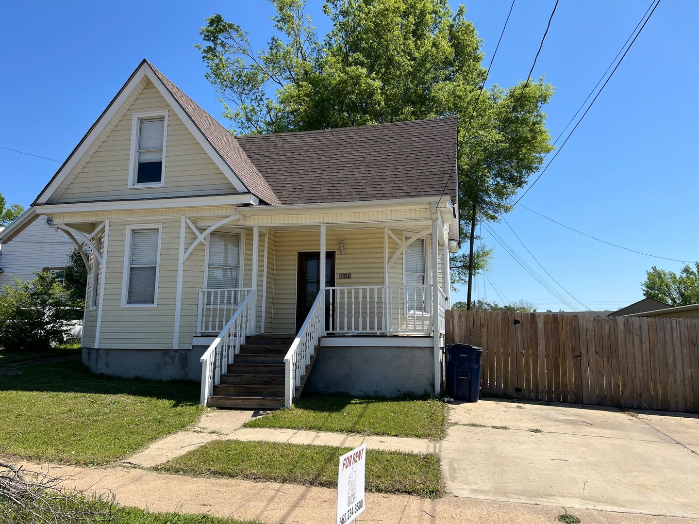 Water Valley House: 908 N. Main Street