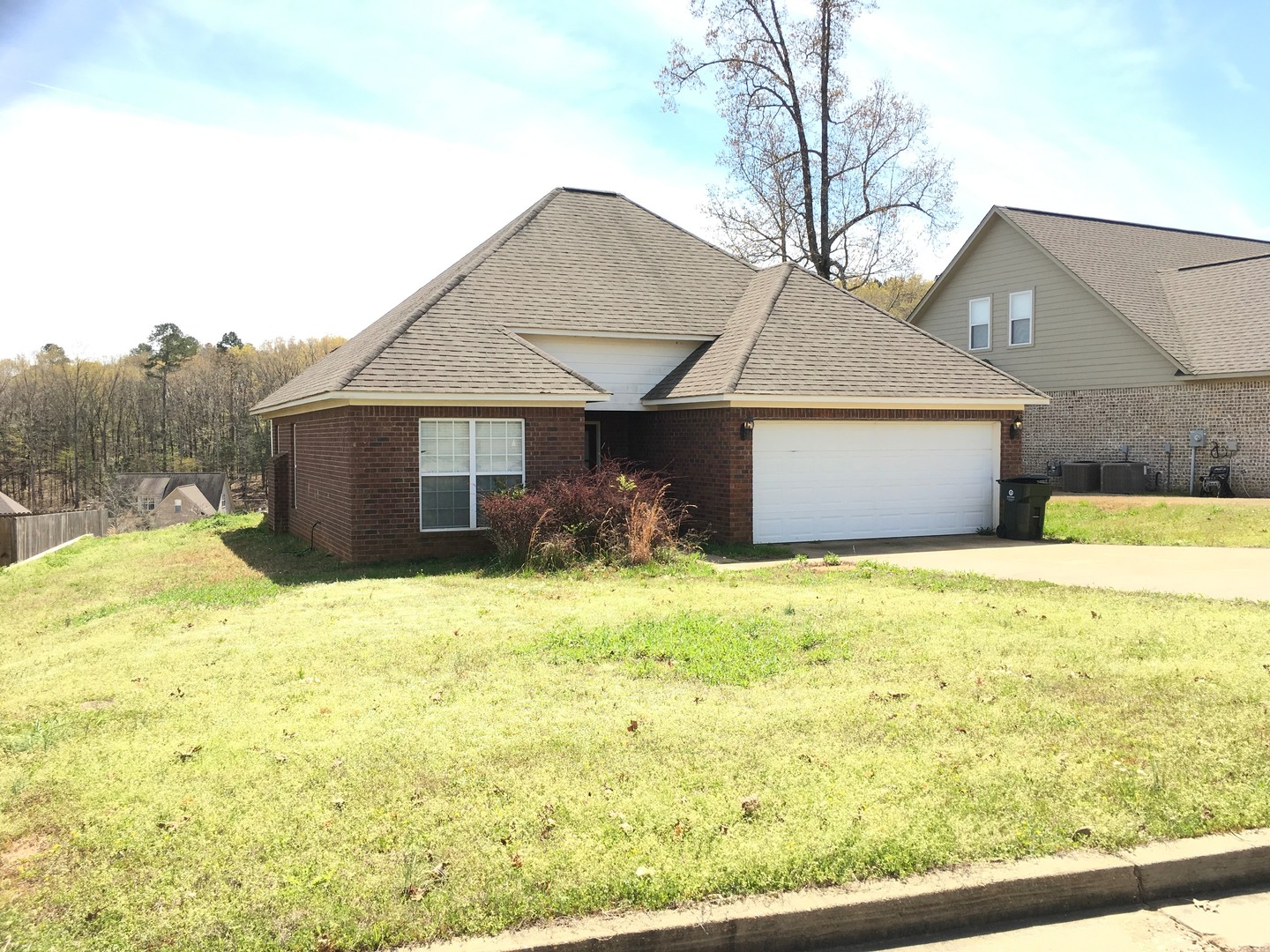 Oxford House: 233 Forest Glen