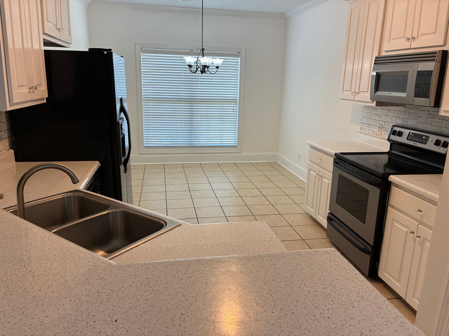 233 Forest Glen 3 of 12