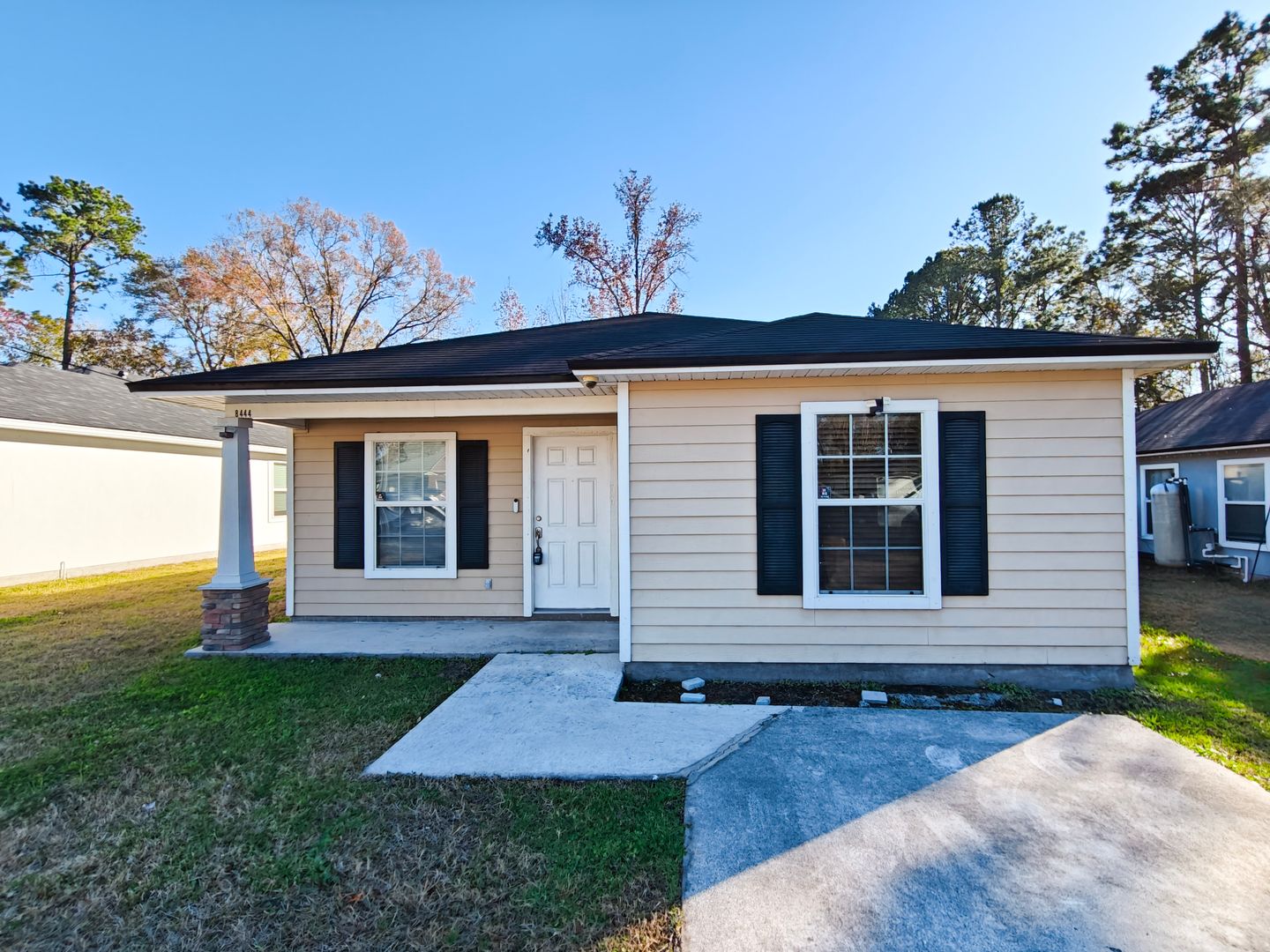 Jacksonville House: 8444 Hewitt St