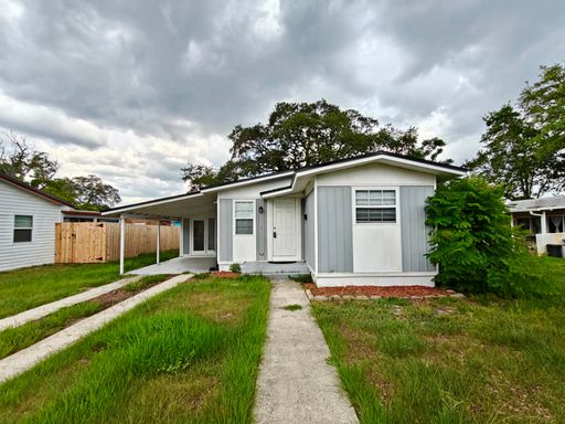 Bright & Cozy 3BR Home in Convenient St. Augustine Location – photo 1