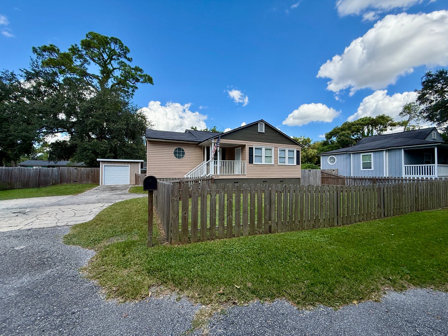 Jacksonville House: 2165 Sheridan Street