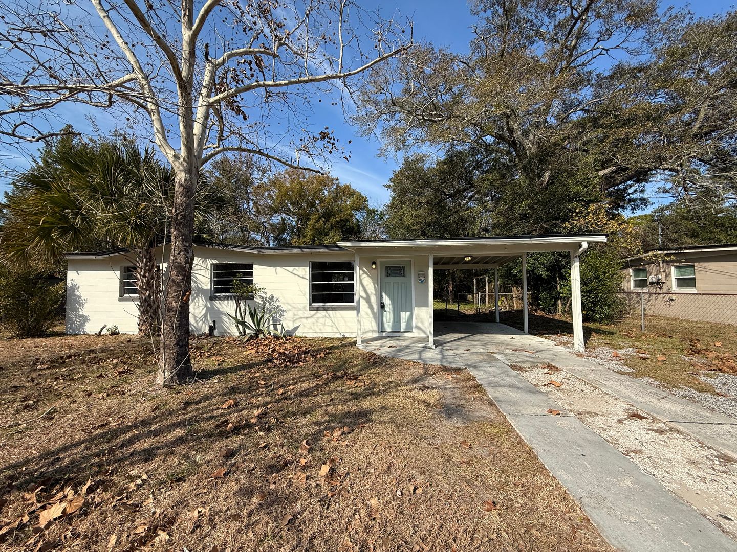 Jacksonville House: 1033 Ake Lane