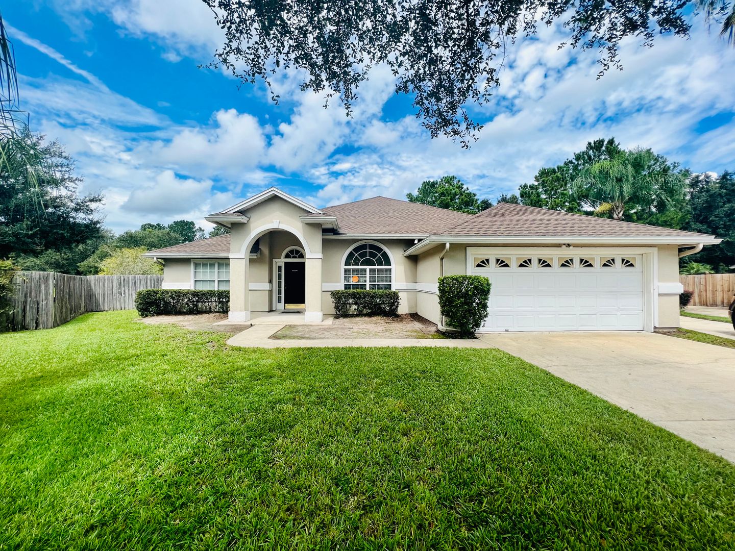 Jacksonville House: 9332 Beresford Ct