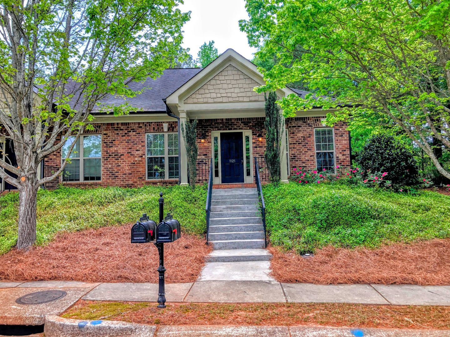 Bogart House: 1121 Livingston Trail