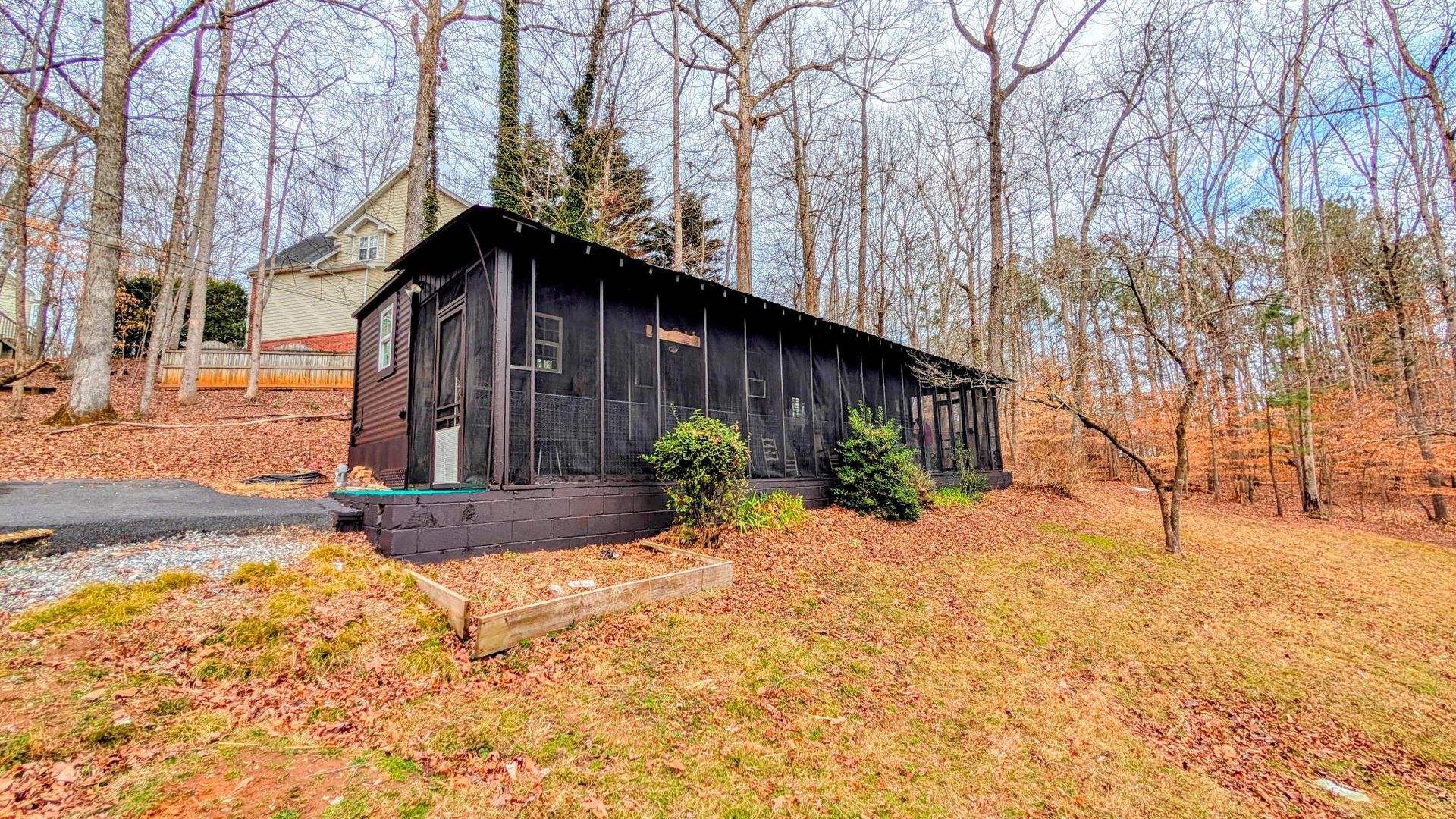 Dawsonville House: 21 Lake Point Drive