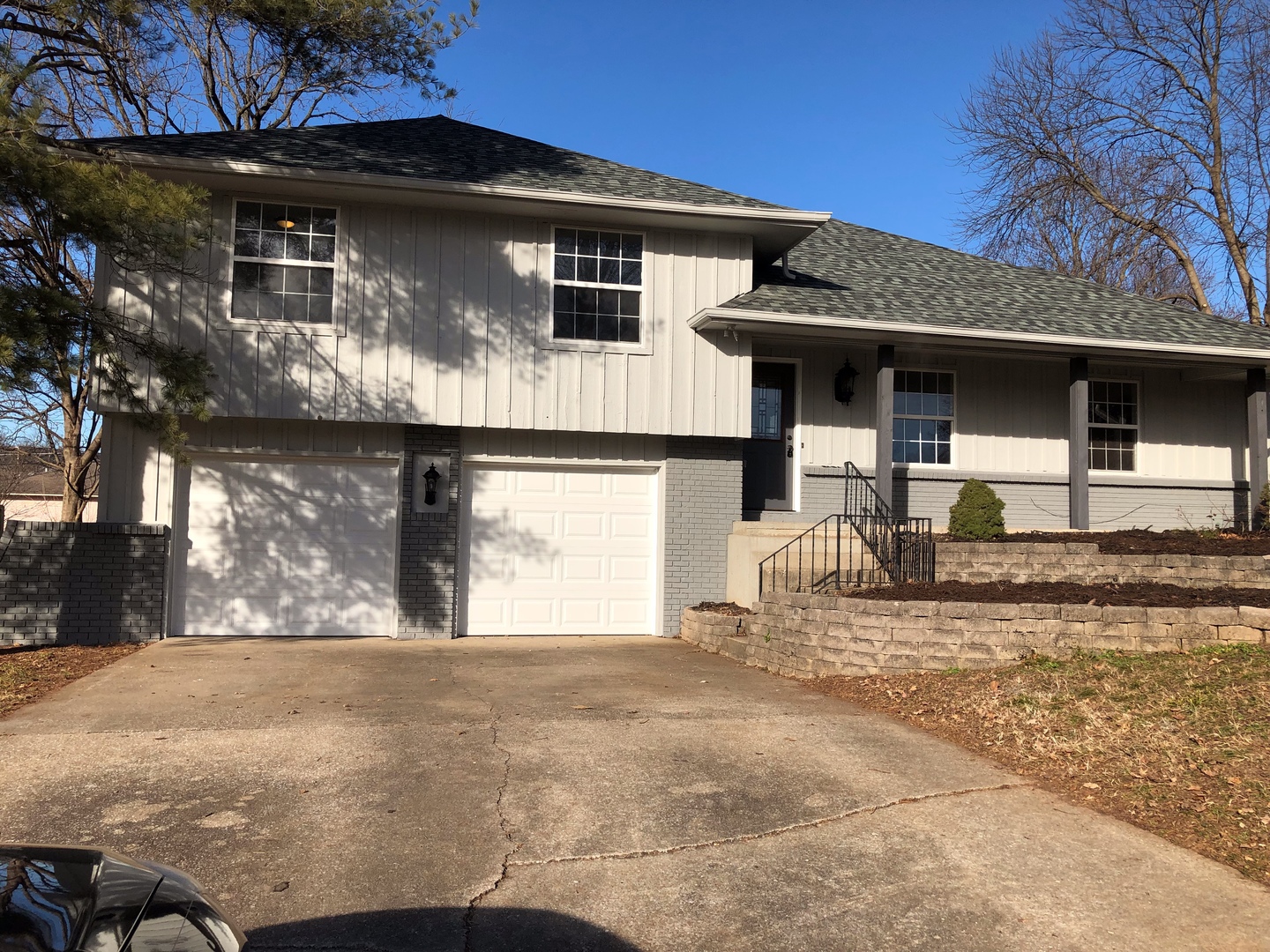 Springfield House: 2151 E Cardinal