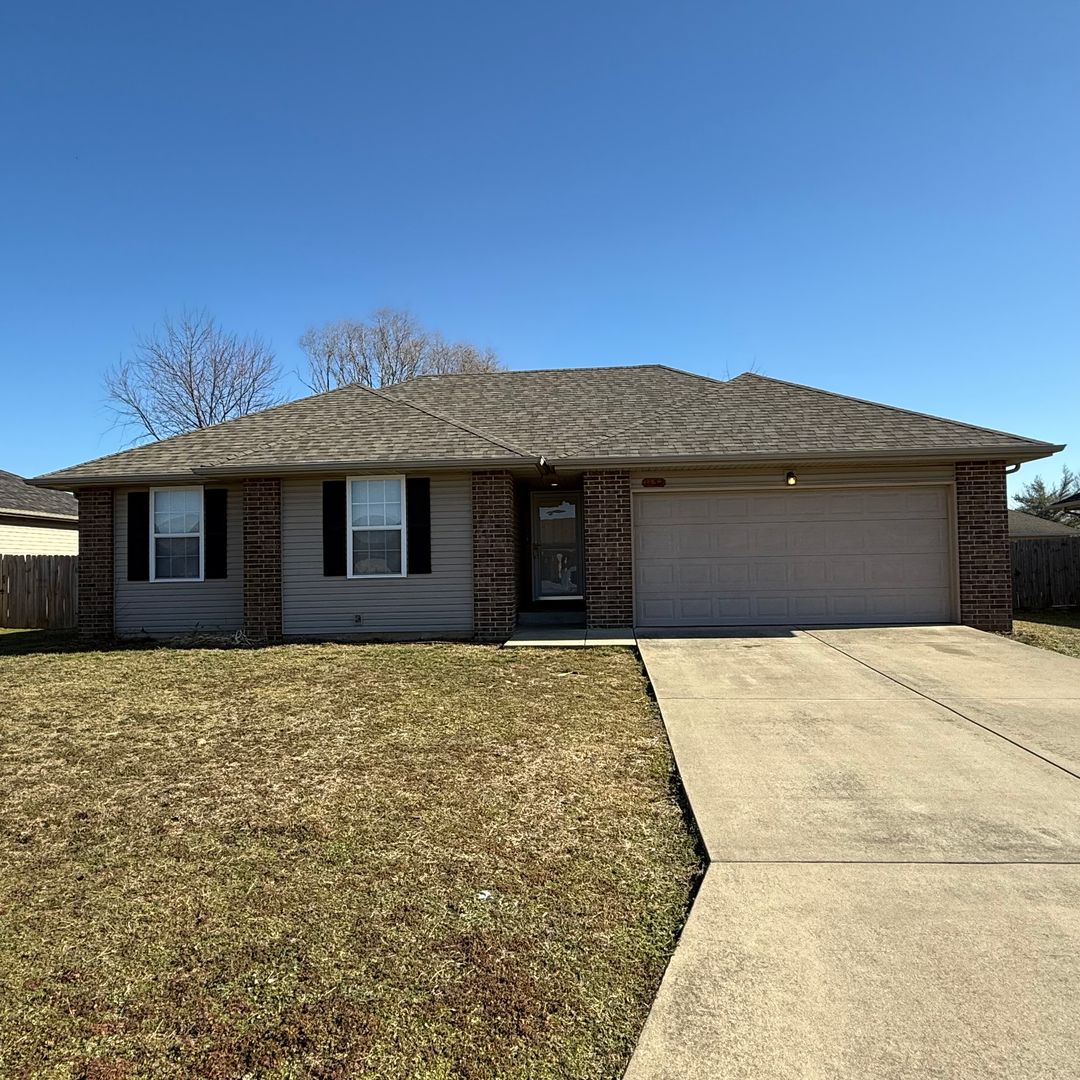 Springfield House: 1152 S Canton Ave