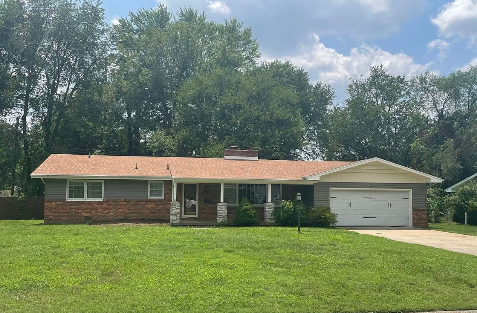 Springfield House: 2452 E Langston St
