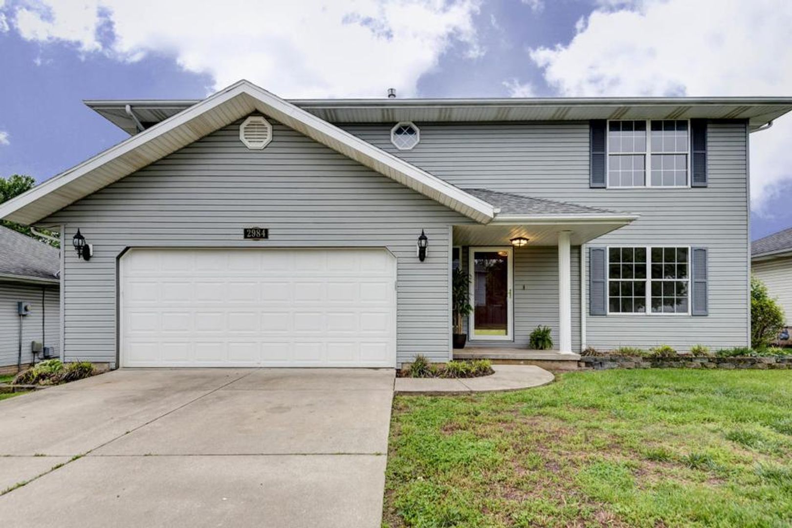 Springfield House: 2984 W Knob Hill St