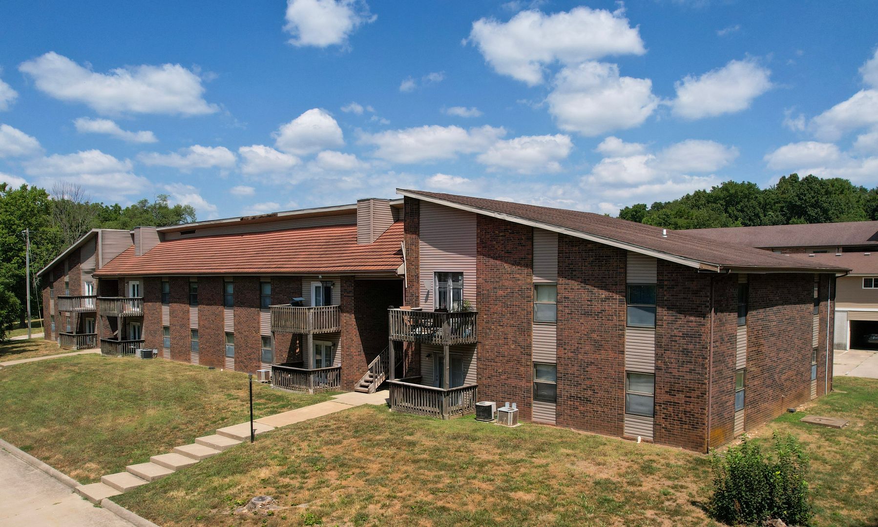 Ozark House: 3601 Westwind Drive Unit #06