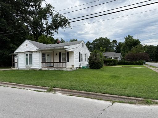 Charming 2 bedroom 1 bath home on large corner lot in desirable part of Springfield – photo 1