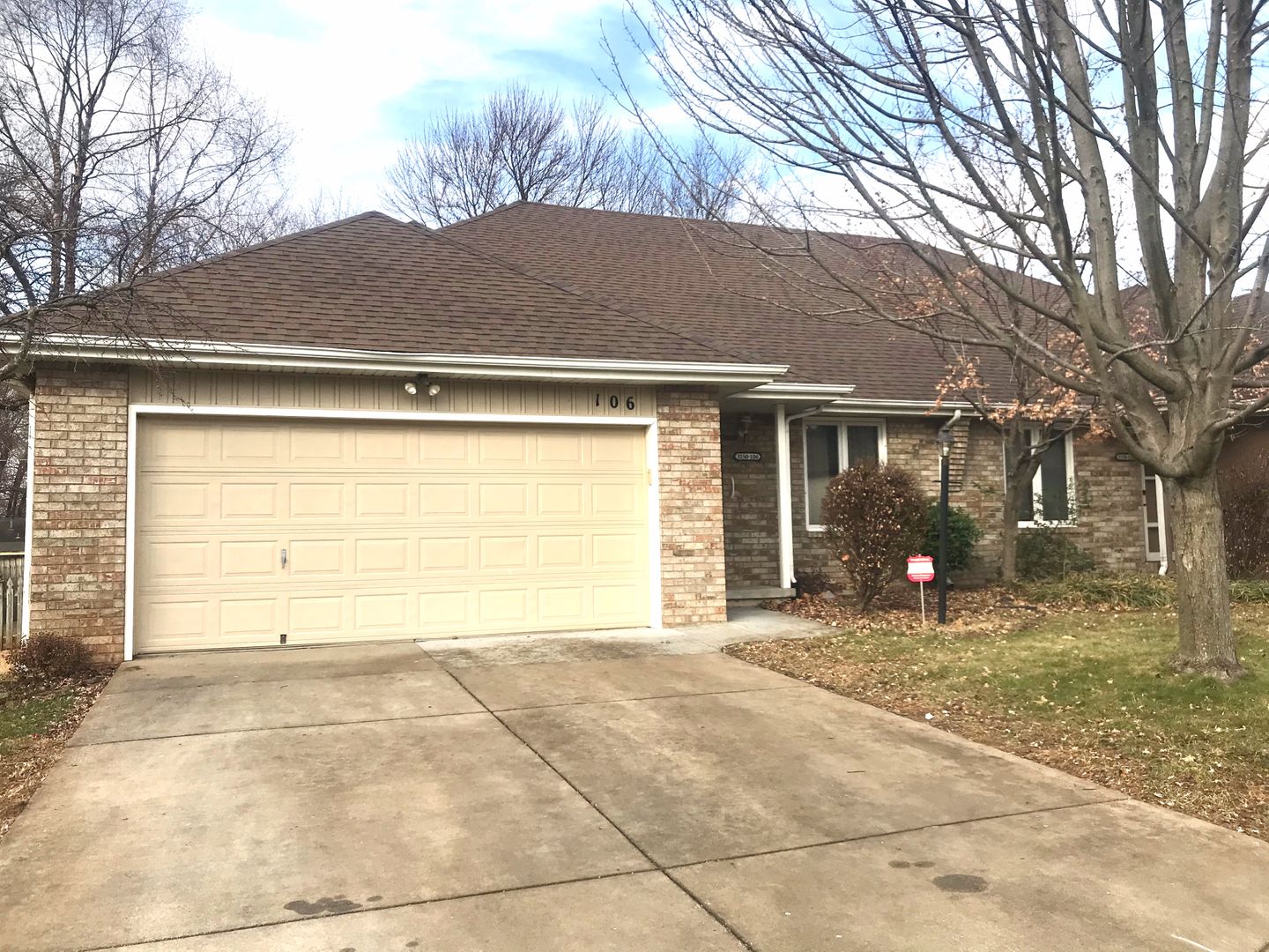 Springfield House: 3150 S Sagamont Ave.  #106