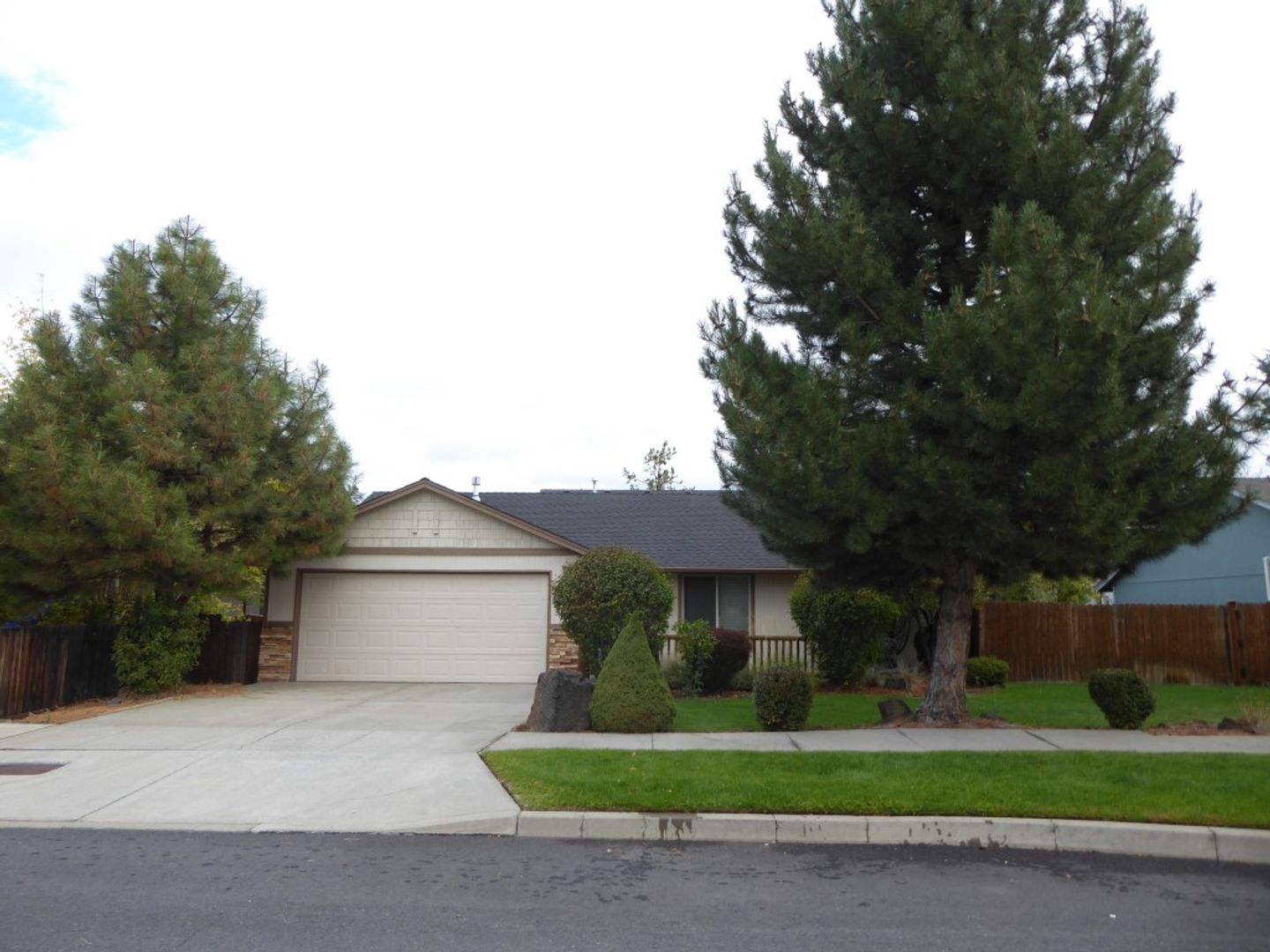 20520 DYLAN LOOP, BEND, OR 97702 - TRI PEAKS - REDUCED!