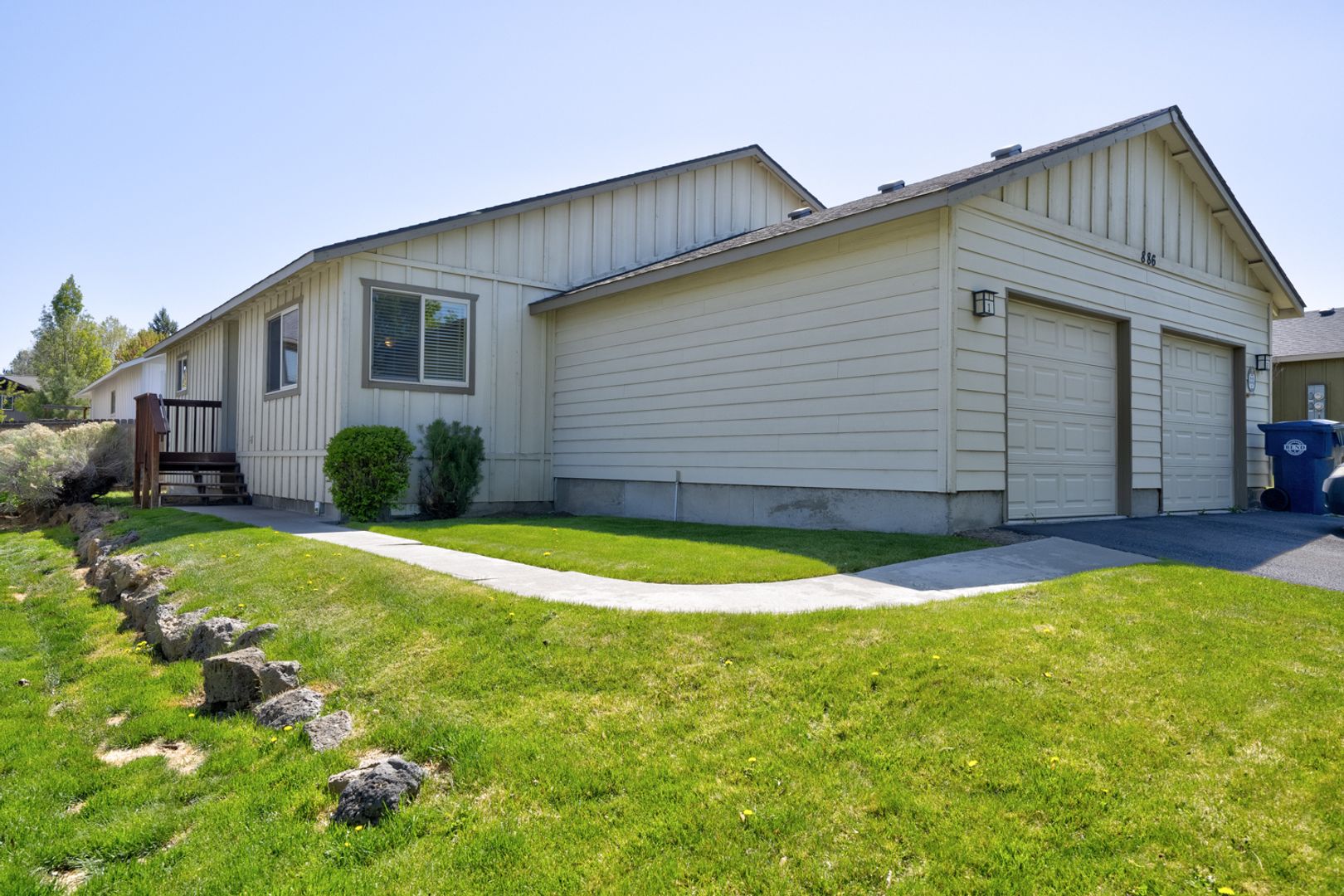 Bend House: 886 NE Hidden Valley # 1