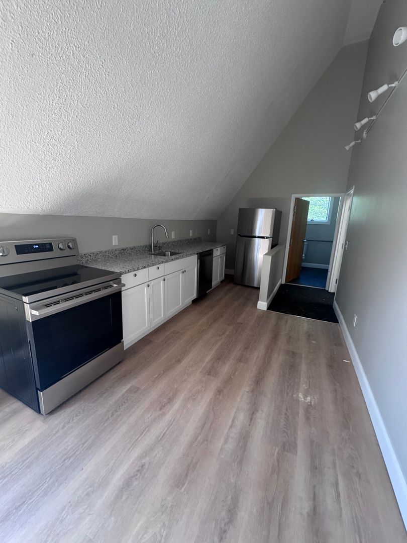 Somersworth Apartment: 396 High Street