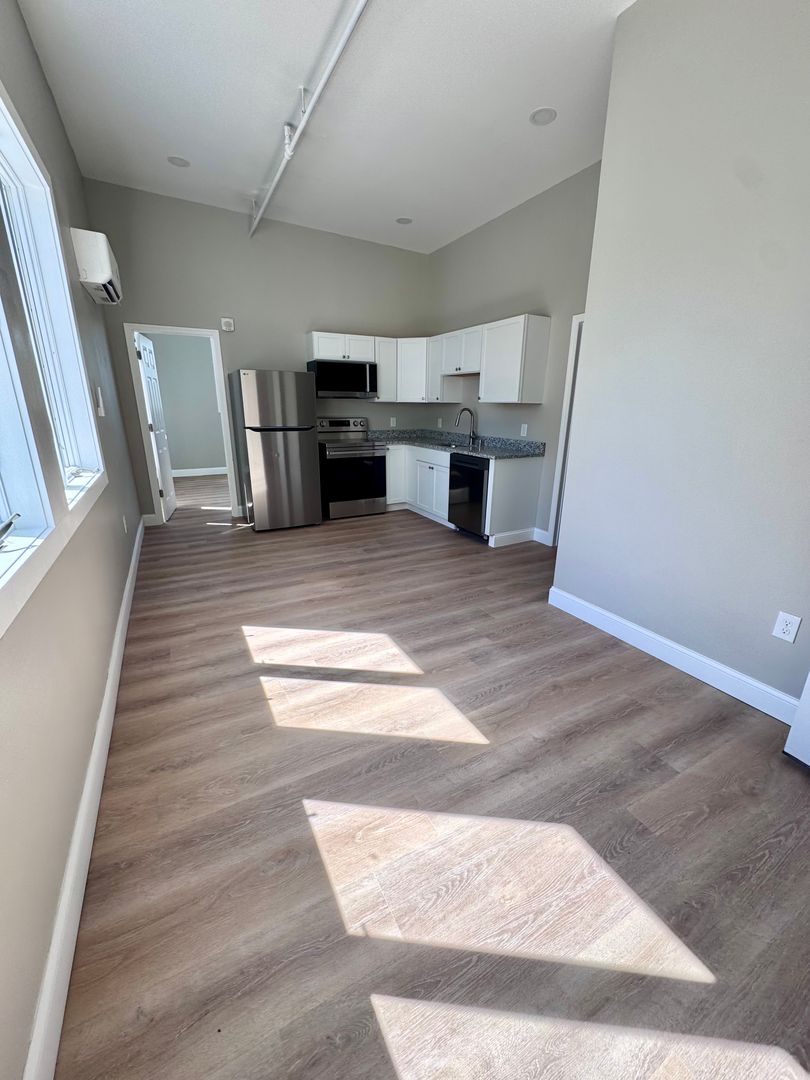Somersworth Apartment: 396 High Street