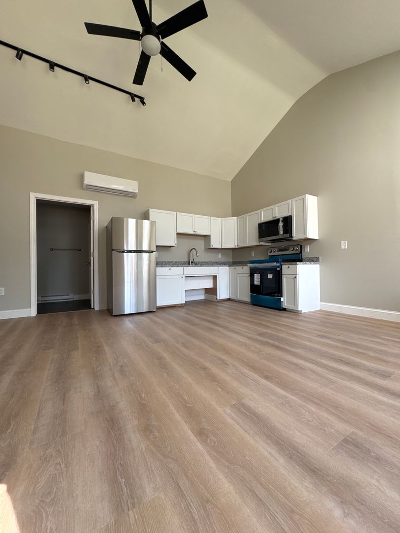 Somersworth Apartment: 396 High Street