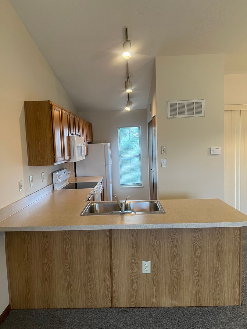 Columbus Apartment: 2500 Water's Edge Blvd