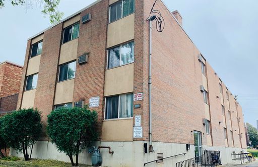 Spacious 2-Bedroom Steps from Camp Randall—Prime UW Location | Limited Availability! – photo 1
