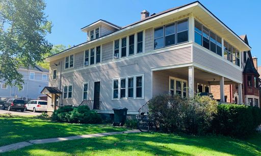 West Campus Doorstep — Spacious 1 BR with Hardwood & On-Site Laundry - One Month Free!!! – photo 1