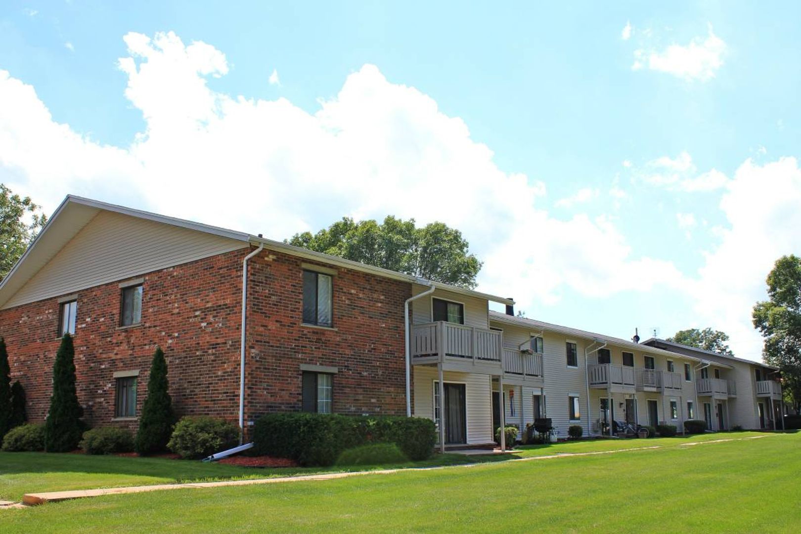 Sun Prairie Apartment: 2025 - 2041 Wyoming Avenue