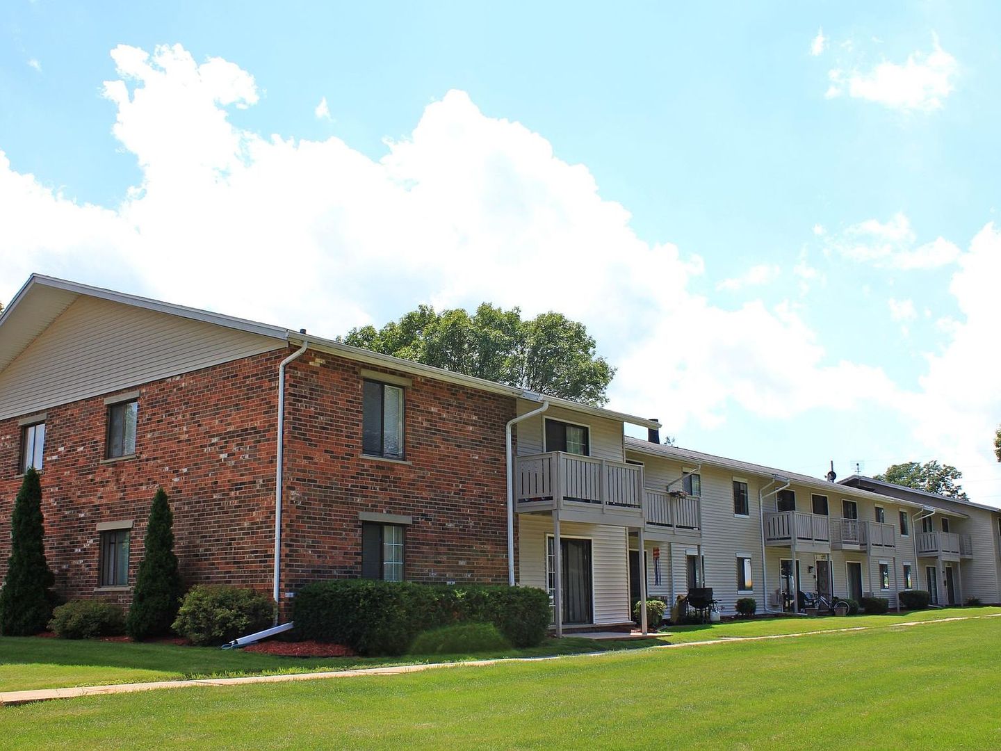Sun Prairie Apartment: 2025 - 2041 Wyoming Avenue