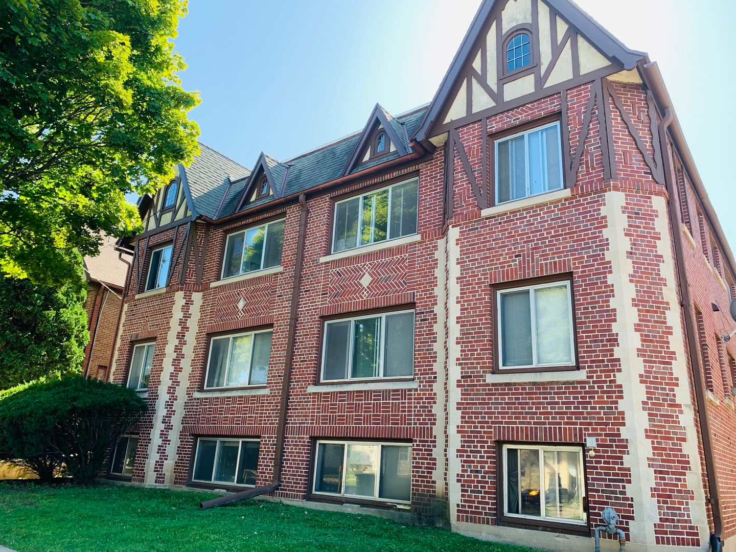 Madison Apartment: 2019 University Avenue