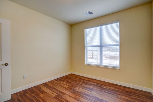 1270 Stonewood Crossing 2bed/2ba Available 10/1! – photo 1