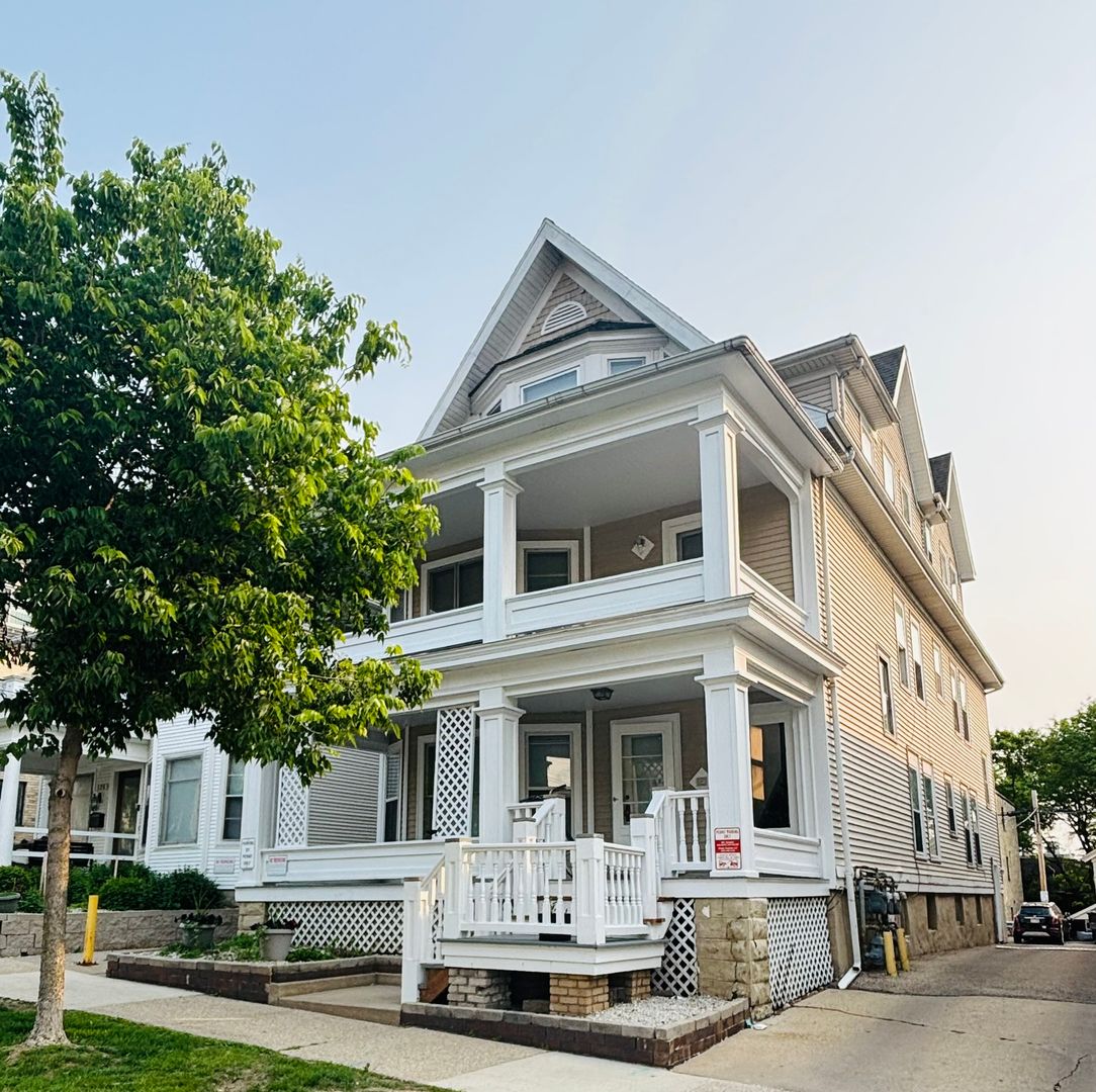 Madison Apartment: 127-129 S Hancock Street