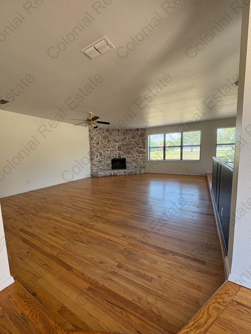 Clovis House: 1600 Colonial Parkway