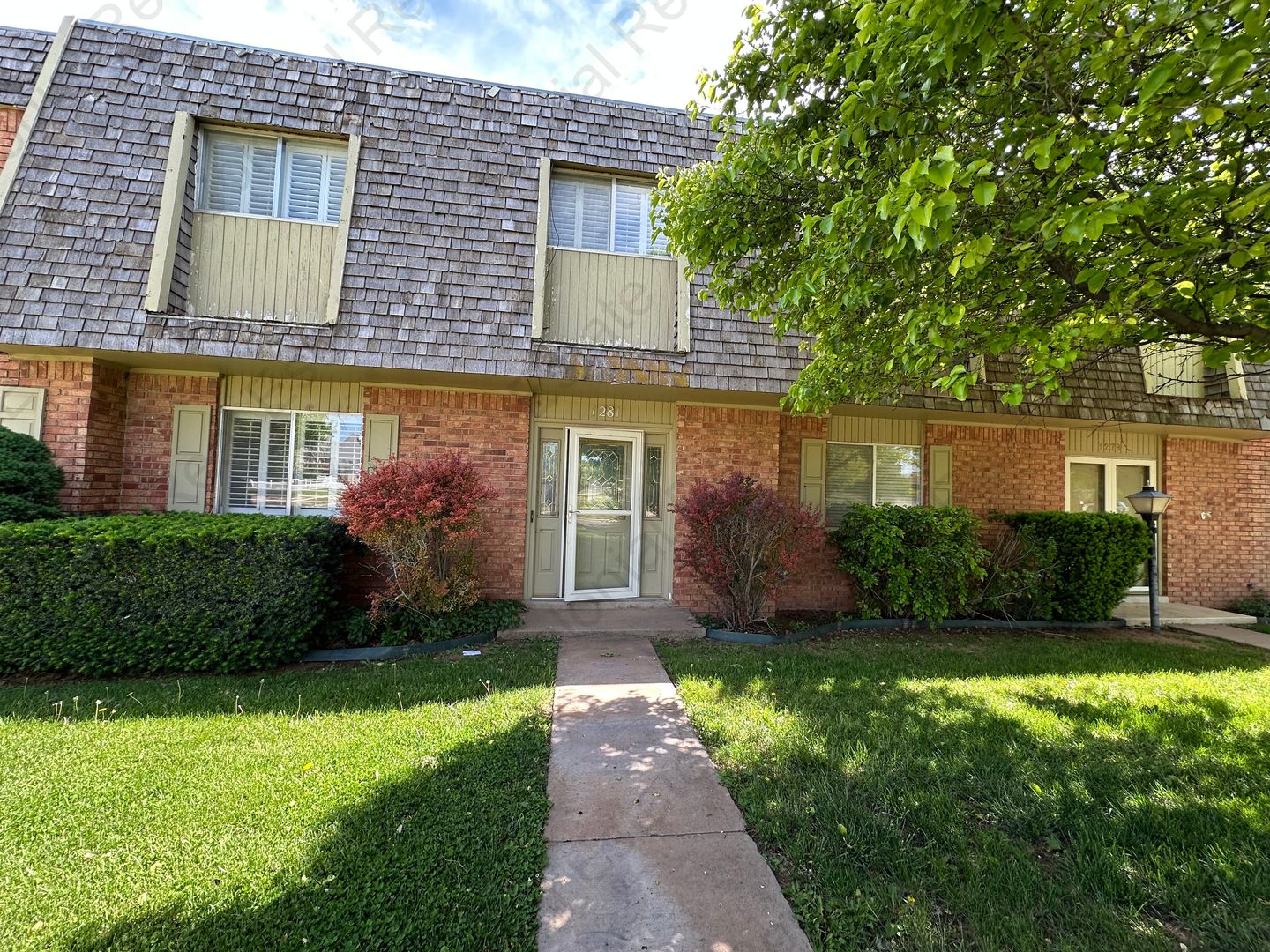 Clovis Townhome: 1281 Colonial Parkway