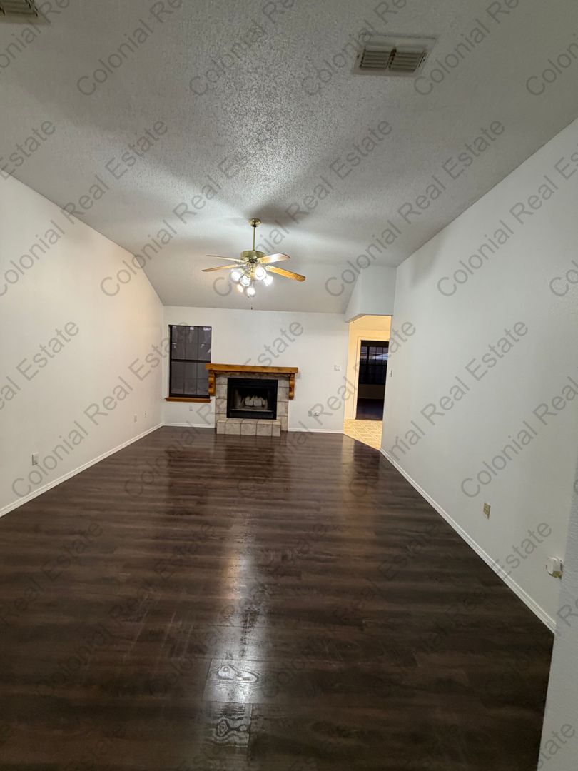 Clovis House: 1012 Stanton Place