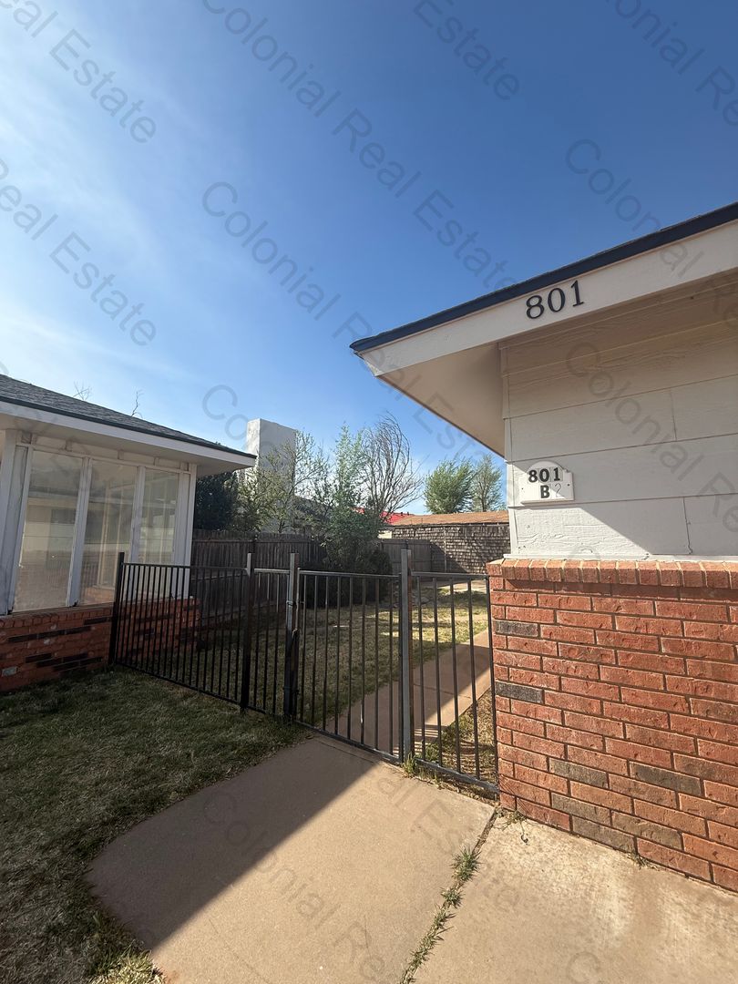 Clovis Apartment: 801 Walnut