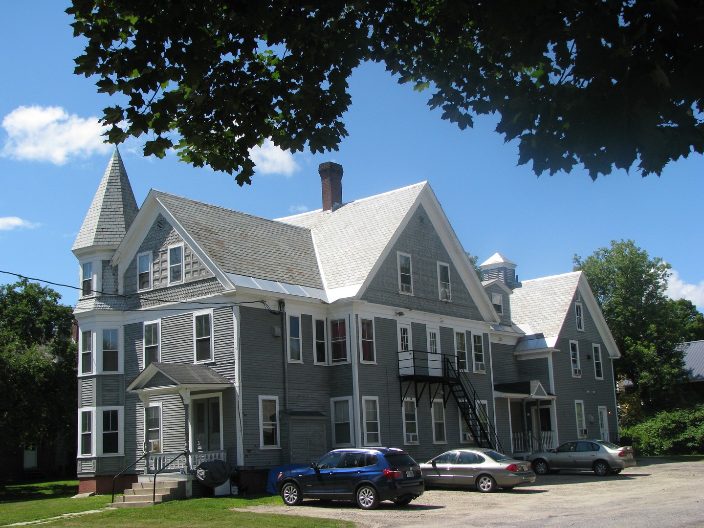 Keene Apartment: 164 Roxbury St