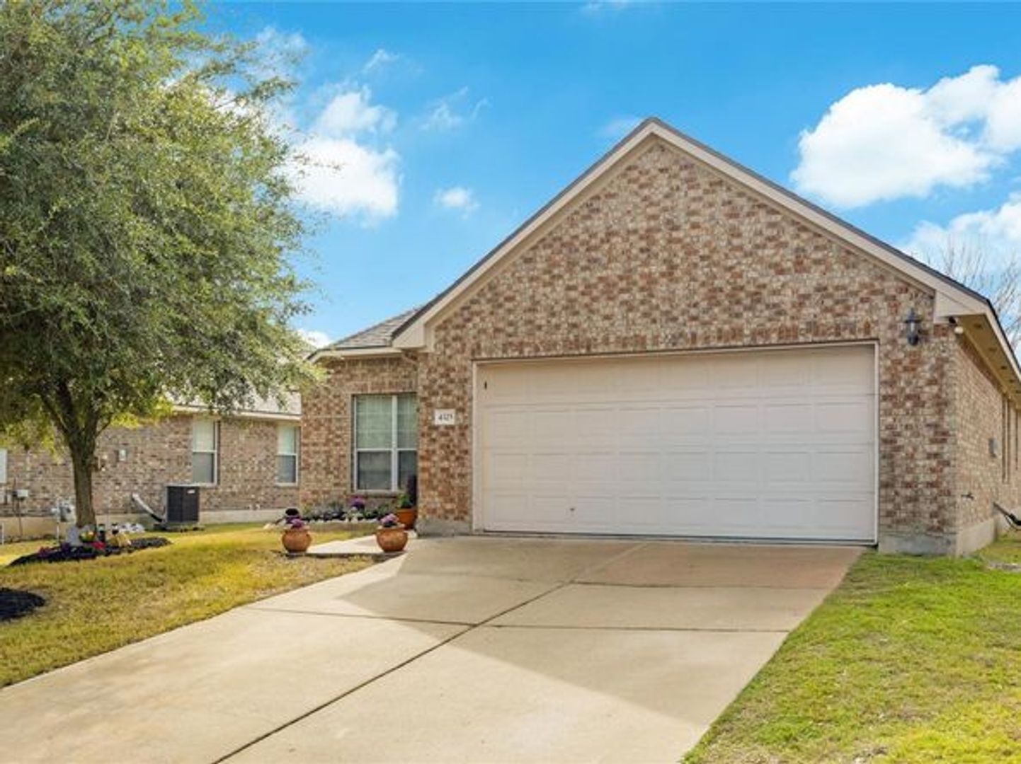 Pflugerville House: 4325 Rolling Water Dr