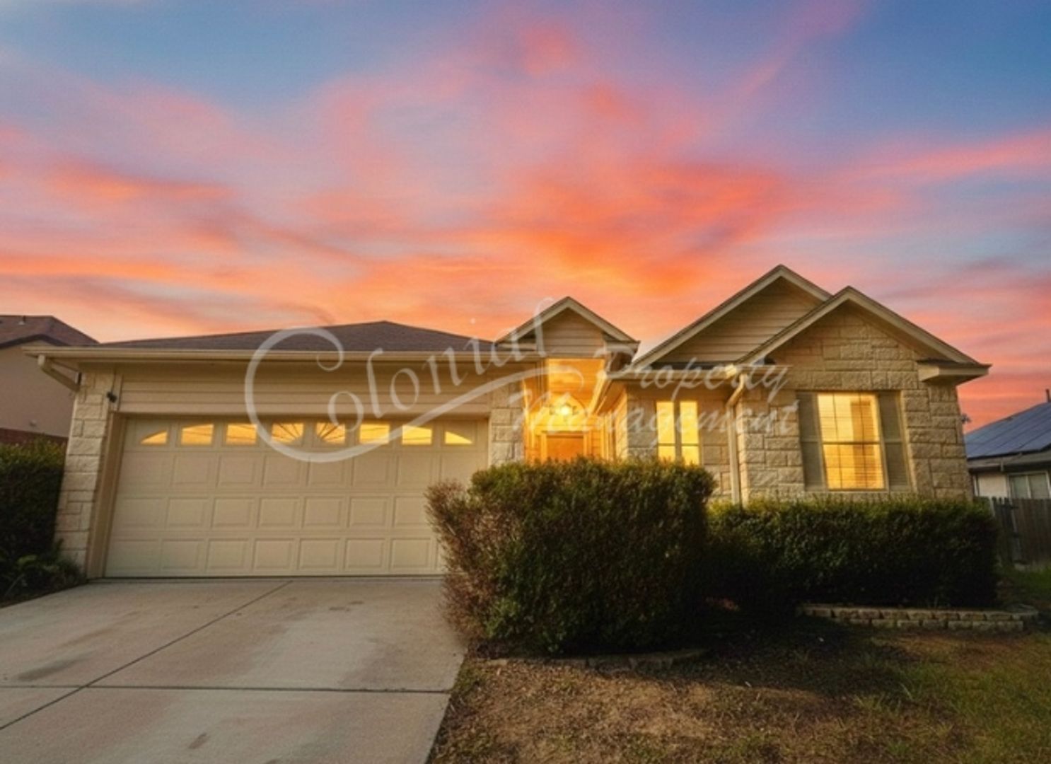 Hutto House: 113 Little Lake Rd