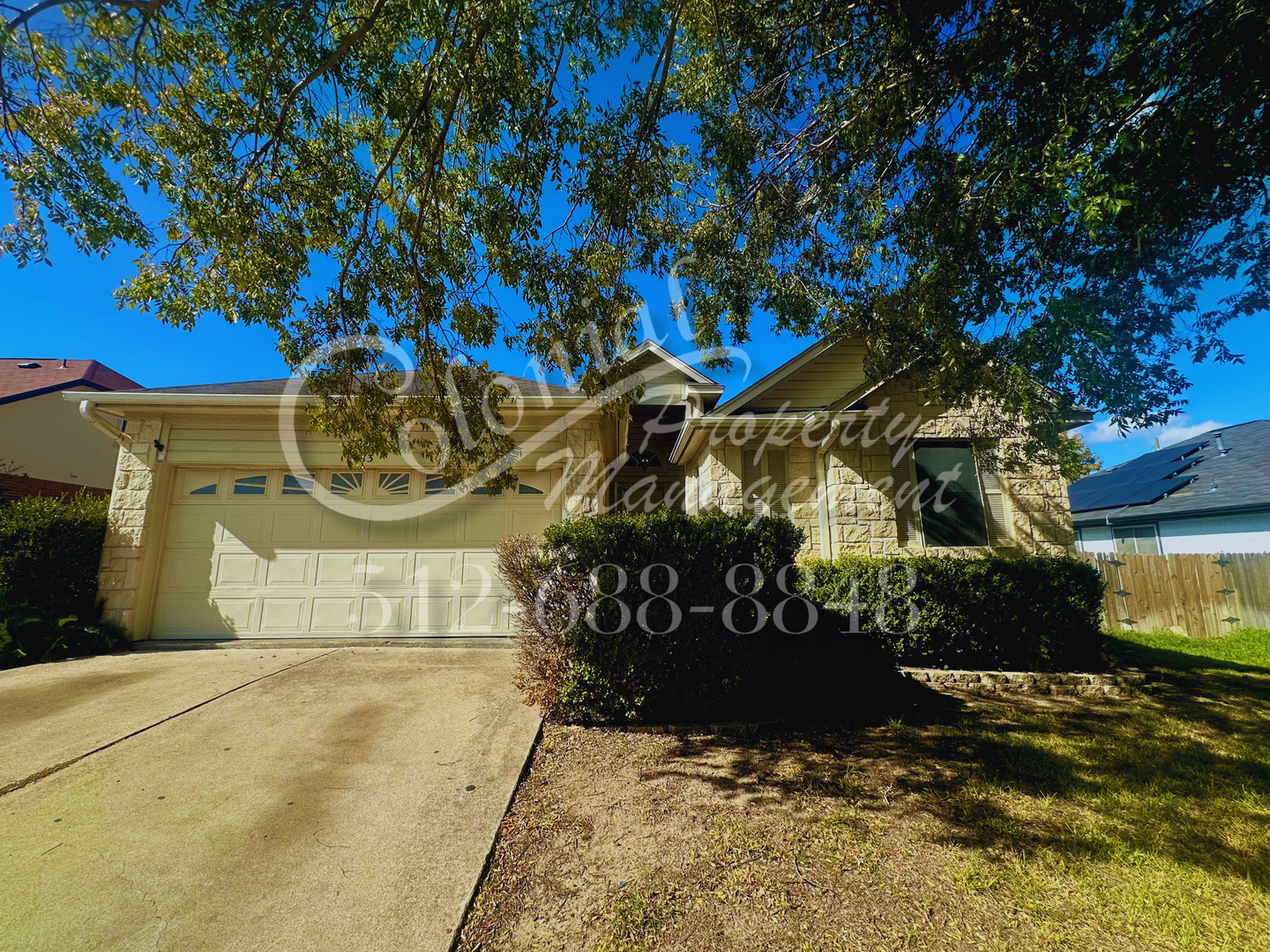 Hutto House: 113 Little Lake Rd