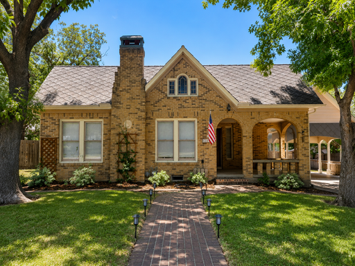 1113 N Main St – photo 1