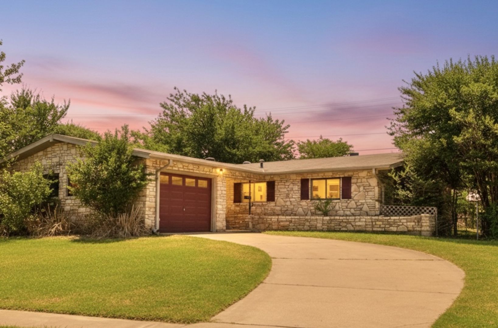 Killeen House: 1104 Robindale Dr