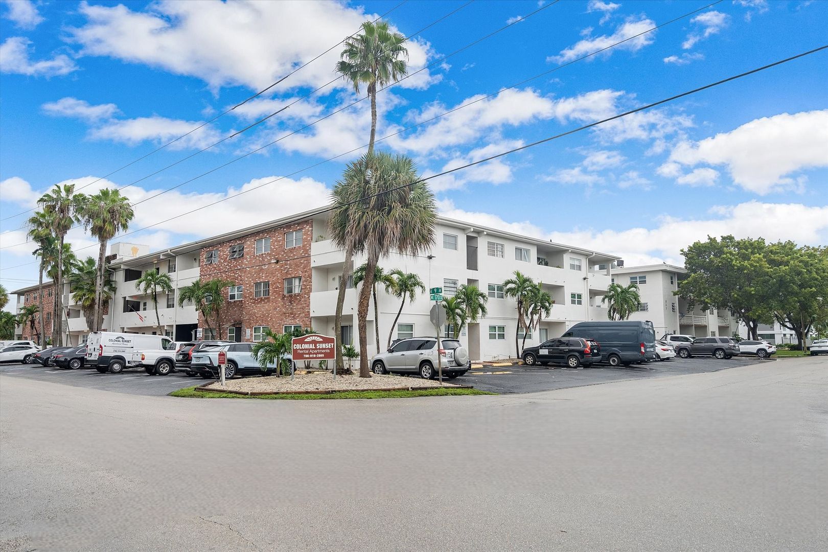 Beautifully renovated 2b2b 1st floor corner unit with close parking 11 of 12