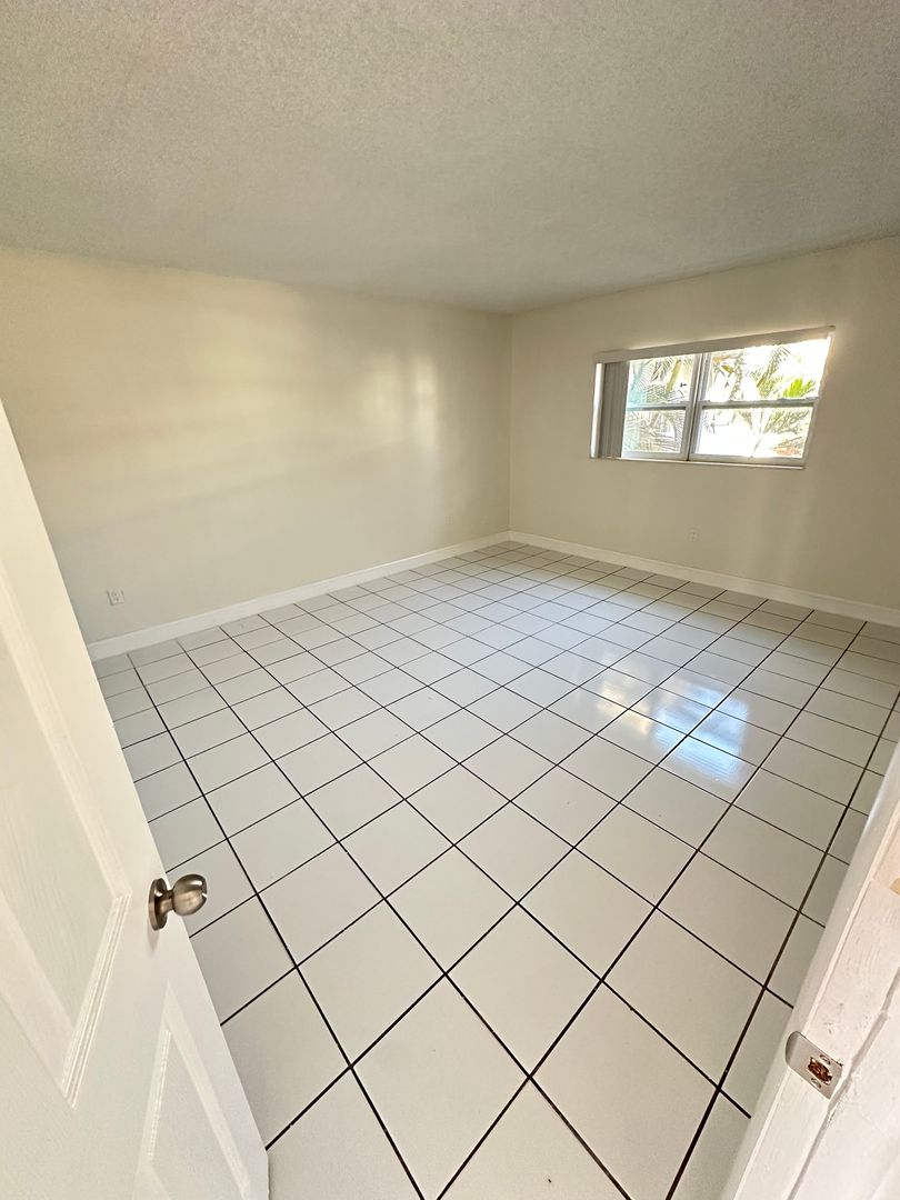 Spacious 2b2b with Balcony for rent now 10 of 11