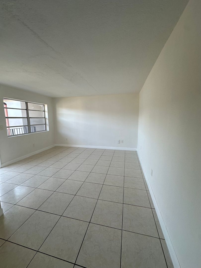 North Miami Apartment: 15700 NW 2nd Ave